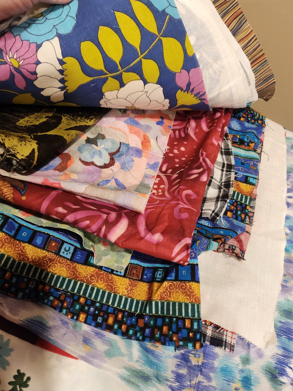 ONE Fabric Fat Quarter 18x21 (choose from pile) - Picture 6 of 14